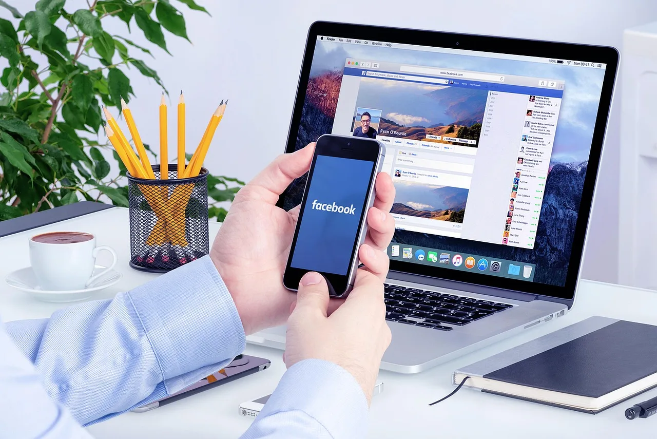 facebook, social media, social media marketing, smartphone, laptop, workspace, office break, office hour, desk, facebook marketing, facebook ads, facebook ads, facebook ads, facebook ads, facebook ads, facebook ads. Reading the Content Distribution Case Studies for Transferable Lessons