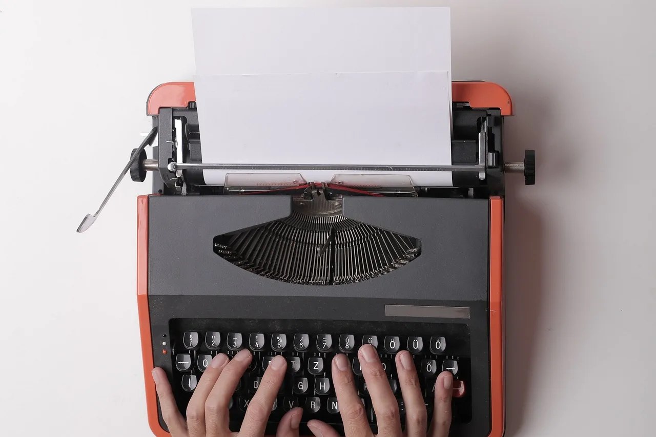 typewriter, mechanical, typing, typewriting, flatlay, copywriting, writing, office, content, typewriter, copywriting, copywriting, copywriting, copywriting, copywriting. Do Weak Sources Ever Recover Once Content Repurposing Begins?